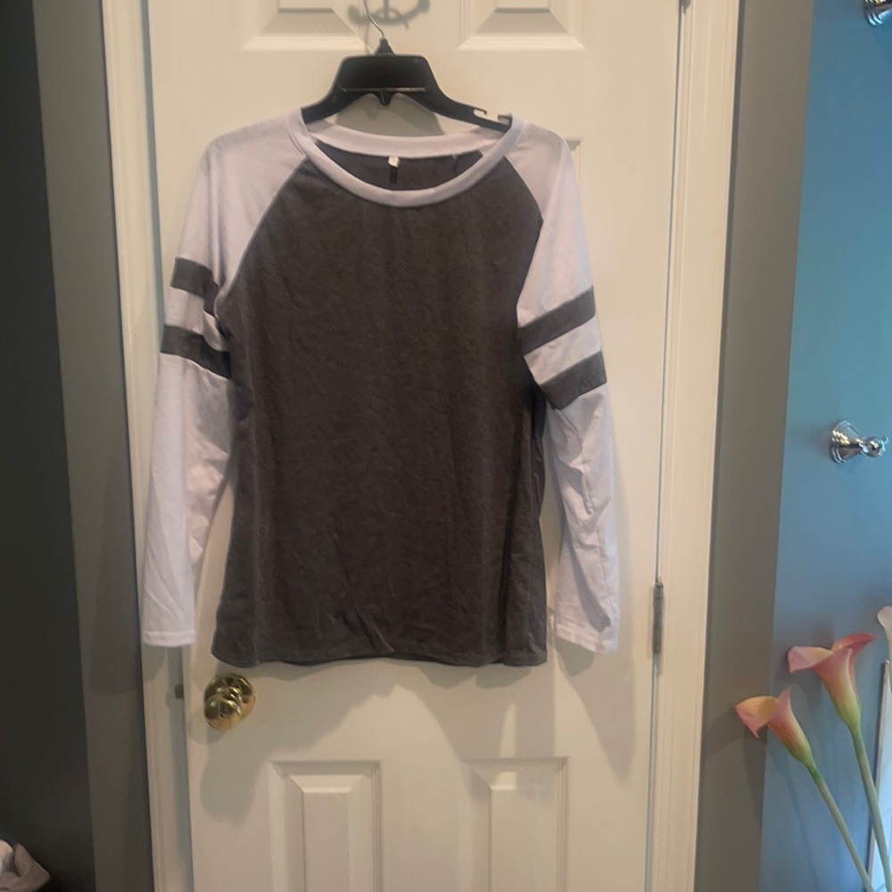 Amazon shirt size large never worn